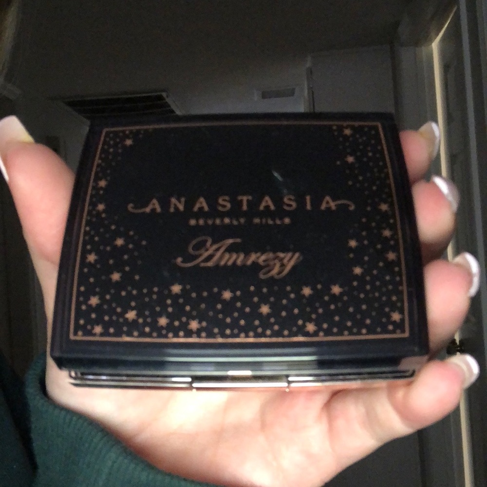 Anastasia Beverly Hills Highlight